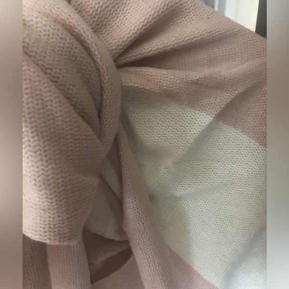 Nwt BCBG MAXAZRIA Ruana fringe poncho pink/white. OS fits all - Picture 2 of 4